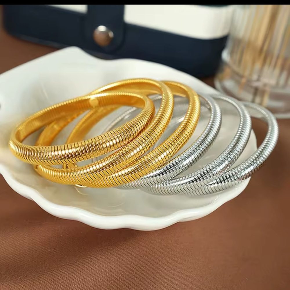 Aurora 18K Gold Stainless Steel Waterproof Slake Bracelet - Picture 8 of 13